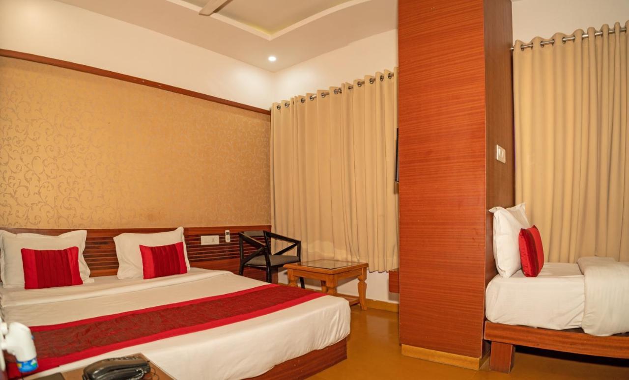 Uddhav Vilas A Family Hotel Udaipur Exterior photo