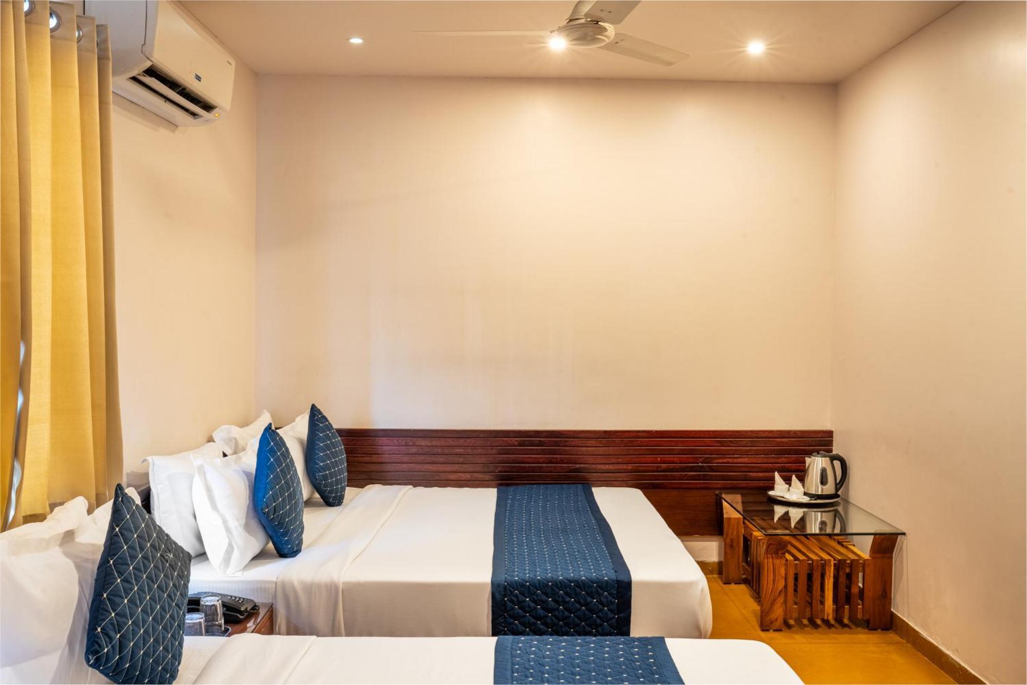 Uddhav Vilas A Family Hotel Udaipur Exterior photo