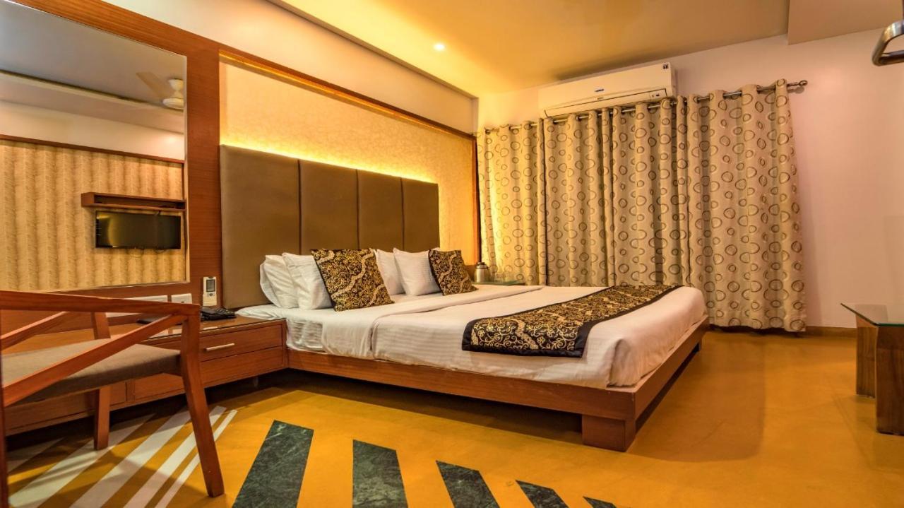 Uddhav Vilas A Family Hotel Udaipur Exterior photo